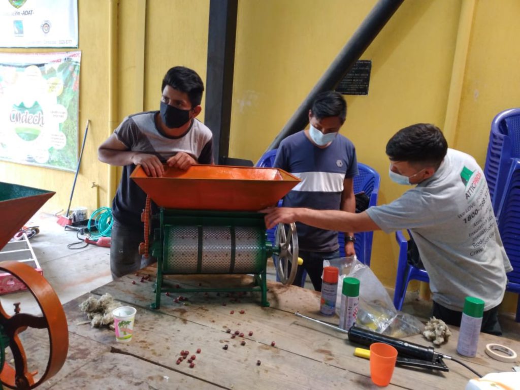 Replica en ADAT del Taller Uso y Mantenimiento de Despulpadores de Café